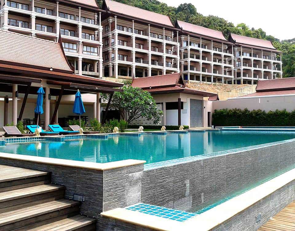 Πισίνα και πολυτελή καταλύματα στο Dianas-Luxurysuites.gr.